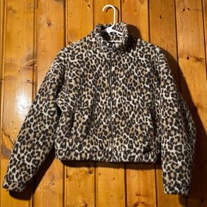 Cropped sherpa leopard print fleece EUC